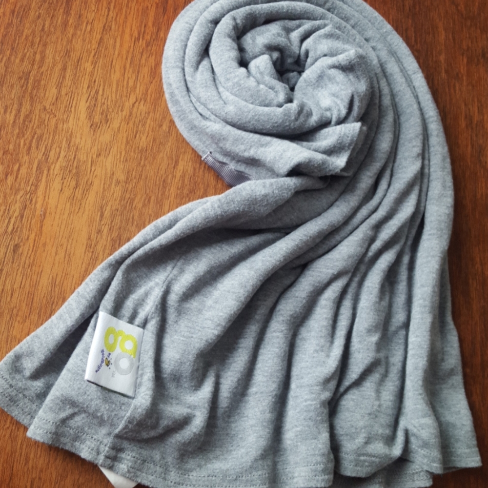 Nursing scarf by Go Goldbug